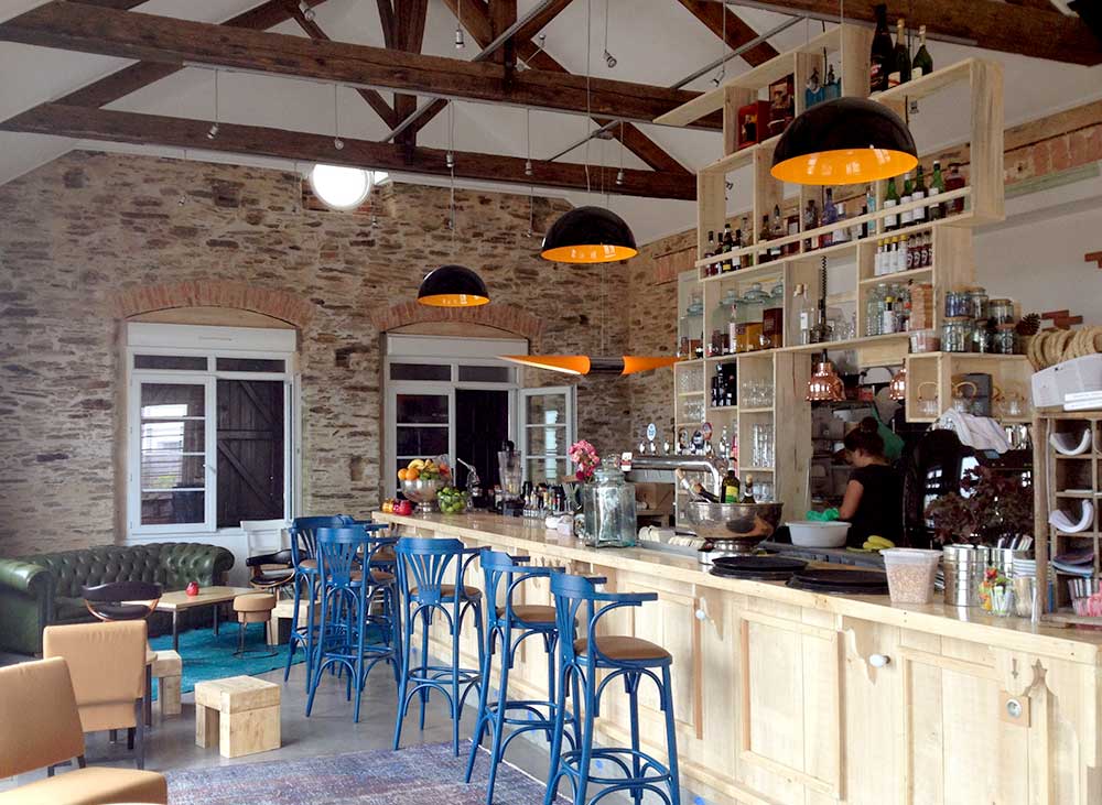 conception d'un bar à tapas à Saint Gilles croix de Vie (85) : une réalisation de Muriel Bernard, architecte DPLG. 2014